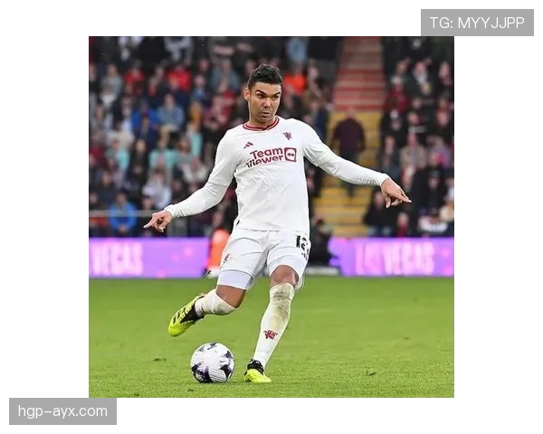 卡塞米罗防守站位出色，助球队后防线表现亮眼