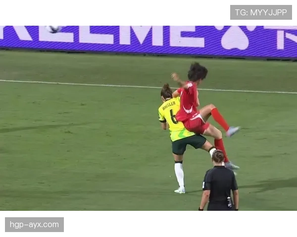 冲撞门将犯规判罚为何成争议焦点？规则到底怎么说