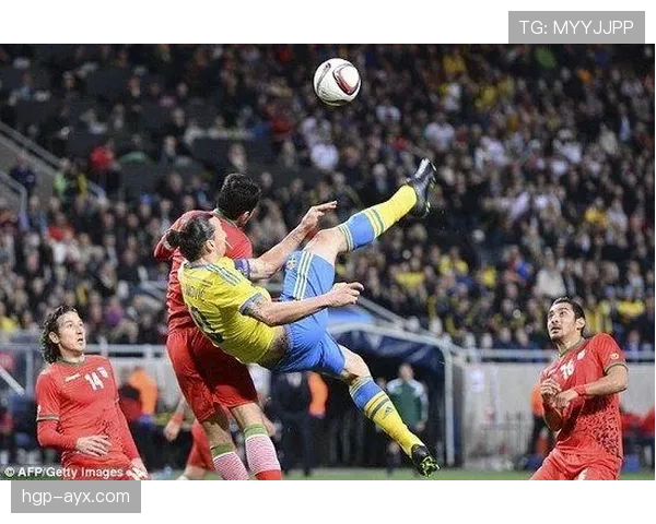 伊布跟豪宅里的金壁辉煌，平时却像个刚下班的邻居大叔...