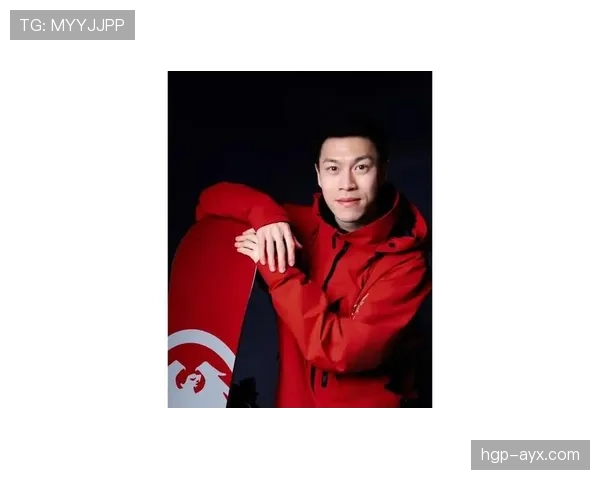 武大靖赛场像怪物，街头排队买奶茶那张平民脸居然配着一块贵得离谱的表，笑死我了